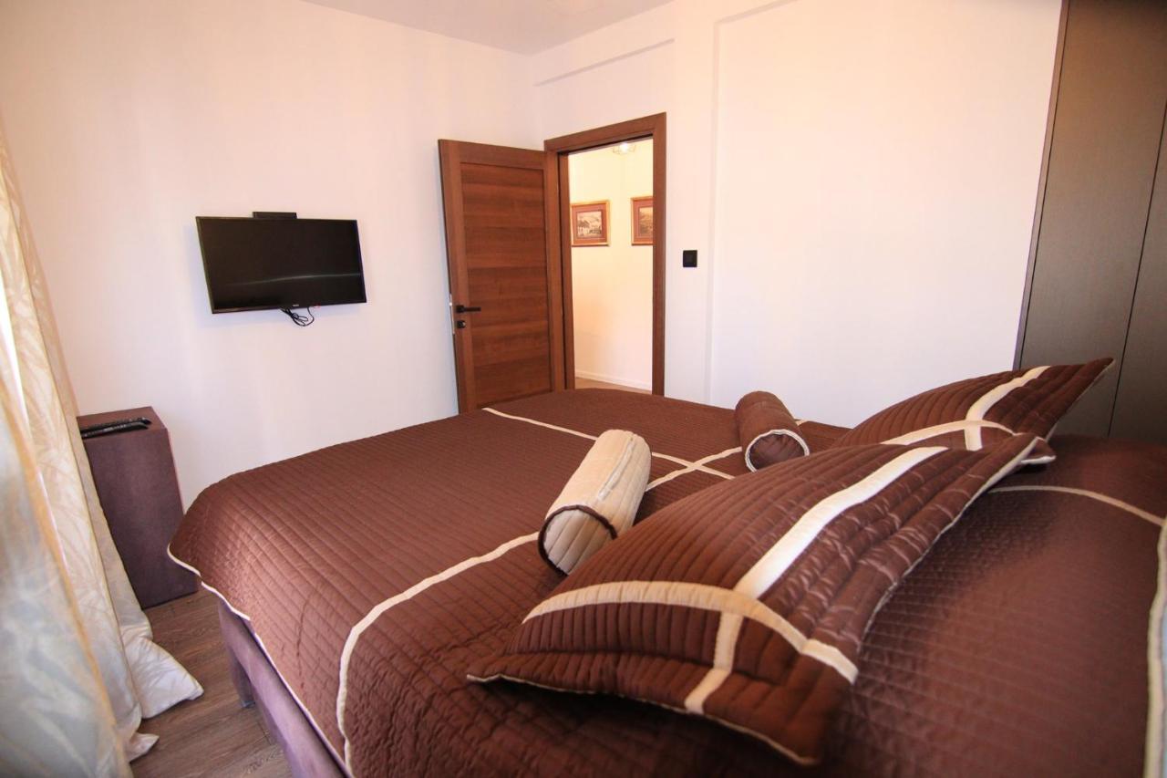 Apartmani Fantasia เซทินเจ ภายนอก รูปภาพ